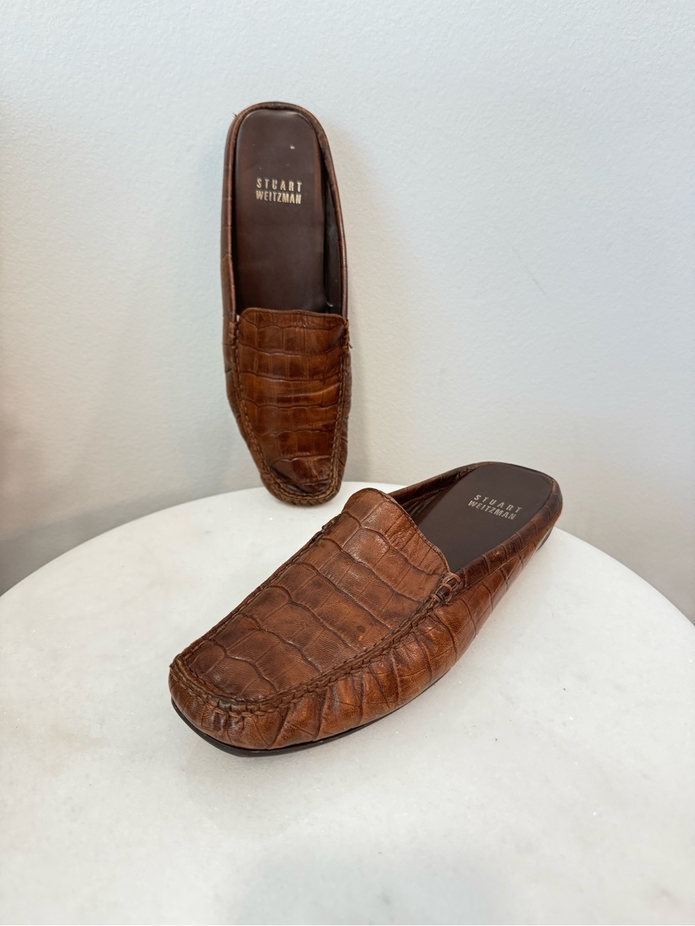 Stuart Weitzman Cognac Croc-Embossed Leather Slip-On Loafers Sz 6